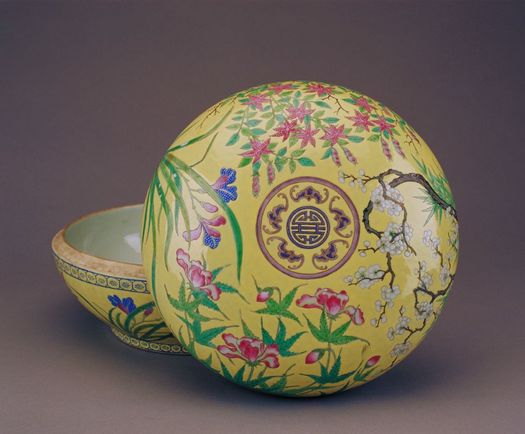 图片[2]-Yellow ground pink flower pattern cover box-China Archive